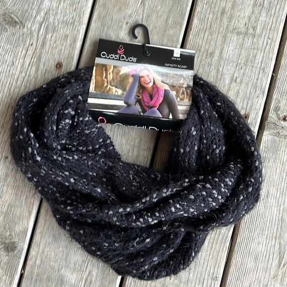 Cuddl Duds Accessories - Cuddl Duds infinity Scarf super soft fall weather
